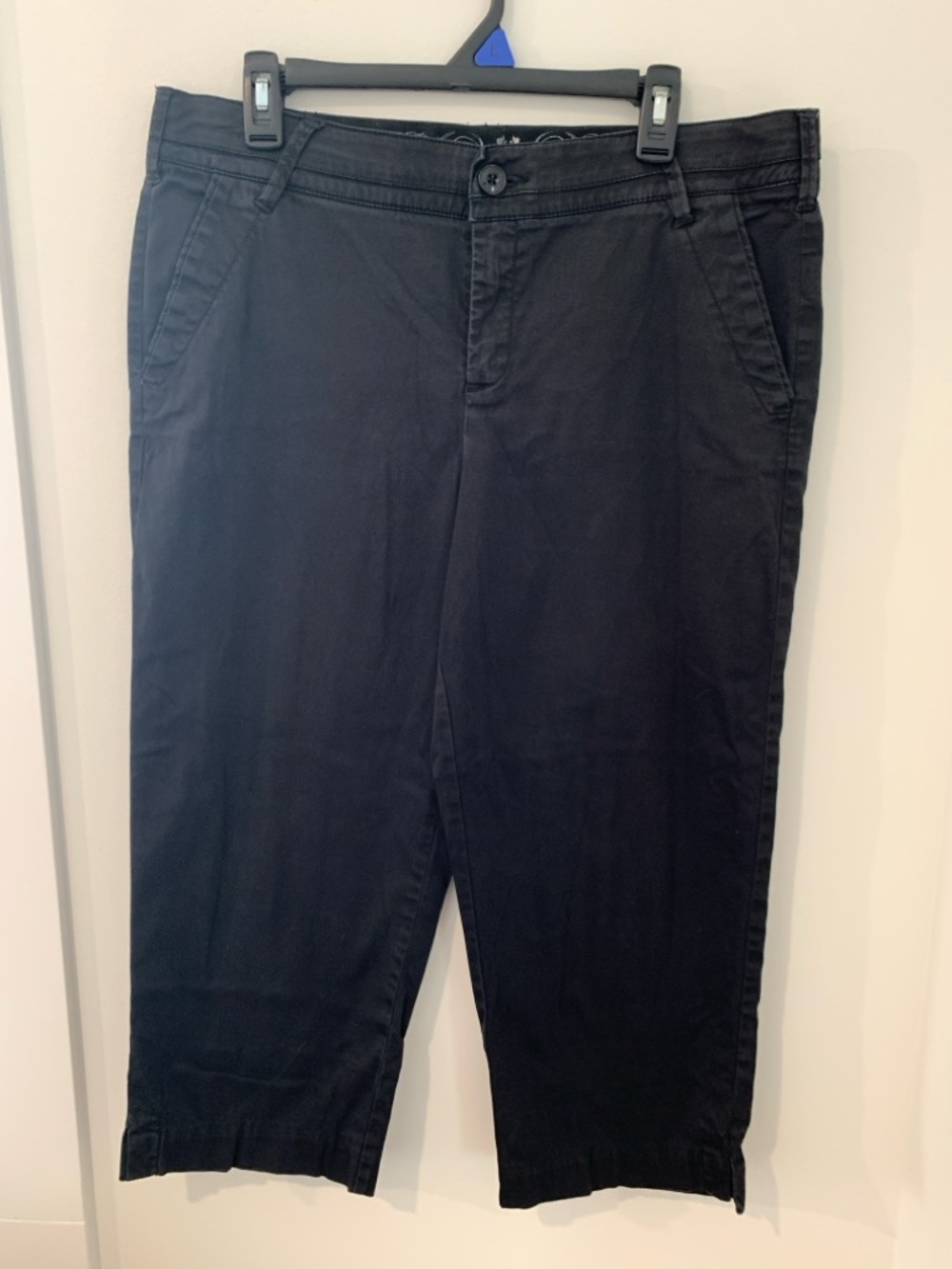 Jonathan Ross black capri pants